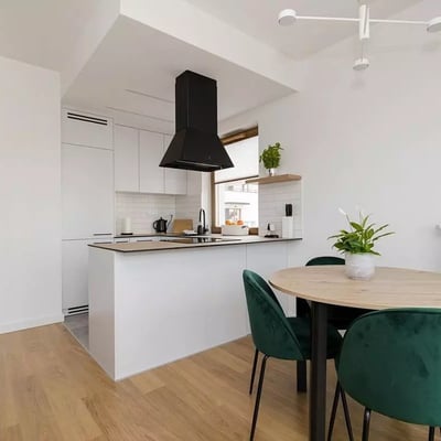 Alquiler a largo plazo piso de 78m², 4 habitaciones con balcón y aparcamiento, calle Wschodu Słońca, Włochy, Varsovia, Polonia