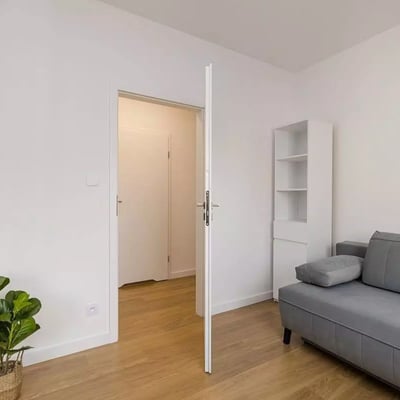 Alquiler a largo plazo piso de 78m², 4 habitaciones con balcón y aparcamiento, calle Wschodu Słońca, Włochy, Varsovia, Polonia