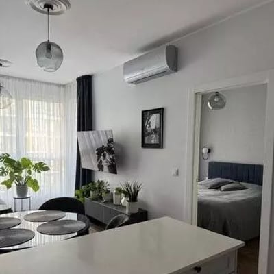 Location longue durée appartement 2 pièces 41 m² avec balcon, rue Domaniewska, Mokotów, Varsovie, Pologne