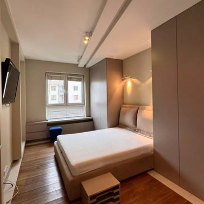 Location longue durée appartement 2 pièces de 51 m² avec balcon et parking, quartier Praga-Południe, Varsovie, Pologne