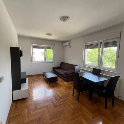 Location longue durée d’un appartement 2 pièces de 44 m² à Belgrade, Serbie