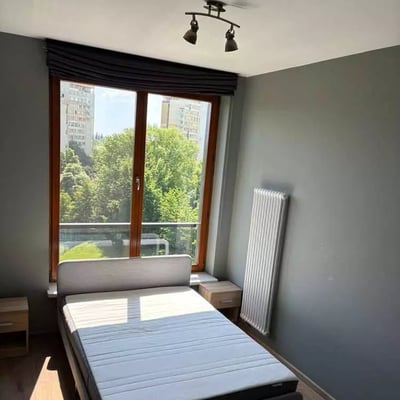 Alquiler a largo plazo de piso de 2 habitaciones, 57 m² en Varsovia, Polonia