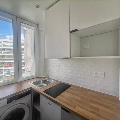 Long-term rental of a renovated 9 m² studio in Paris, France