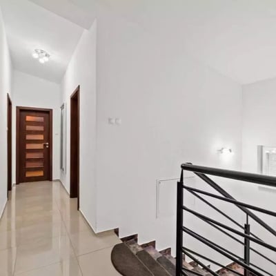 Long-term rental of a 5-room house, 192 m² in Bratislava, Slovakia