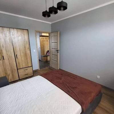 Alquiler a largo plazo de un departamento de 3 habitaciones de 52.5m² en Cracovia, Polonia
