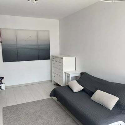 Langzeitmiete einer 46 m² großen Zwei-Zimmer-Wohnung mit Balkon im Warschauer Stadtteil Białołęka