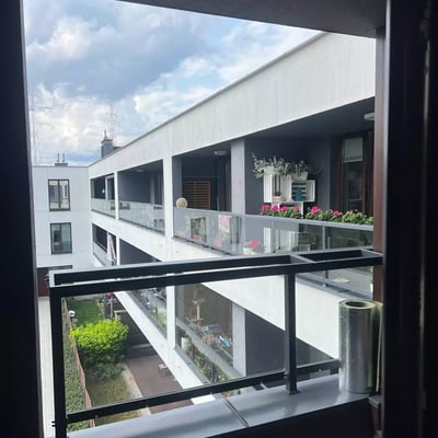 Langzeitmiete einer 46 m² großen Zwei-Zimmer-Wohnung mit Balkon im Warschauer Stadtteil Białołęka