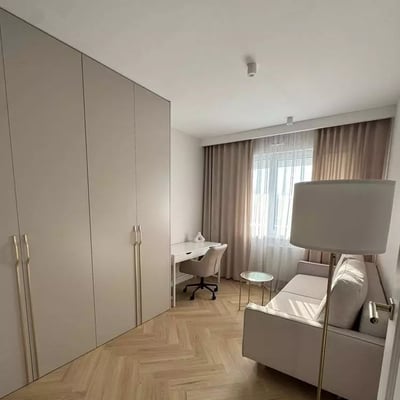 Langzeitmiete einer 55 m² großen Dreizimmerwohnung im Stadtteil Włochy, Warschau, Polen