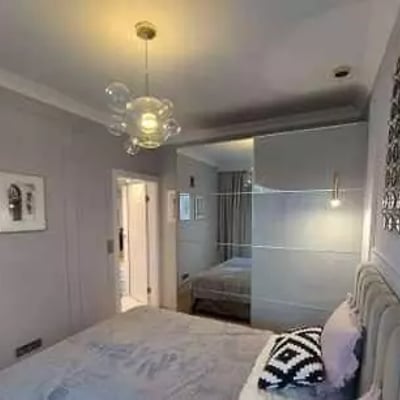 Langzeitmiete einer 55 m² großen Zweizimmerwohnung im Stadtteil Mokotów, Warschau, Polen