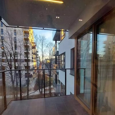 Langzeitmiete einer 55 m² großen Zweizimmerwohnung im Stadtteil Mokotów, Warschau, Polen
