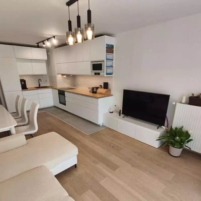 Langzeitmiete einer 4-Zimmer-Wohnung 80m² mit großem Balkon in Jagodno, Breslau, Polen