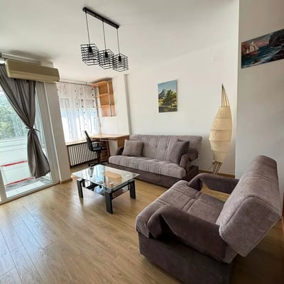 Alquiler a largo plazo de un piso de 2 habitaciones y 42m² en Nuevo Belgrado cerca del centro, Belgrado, Serbia