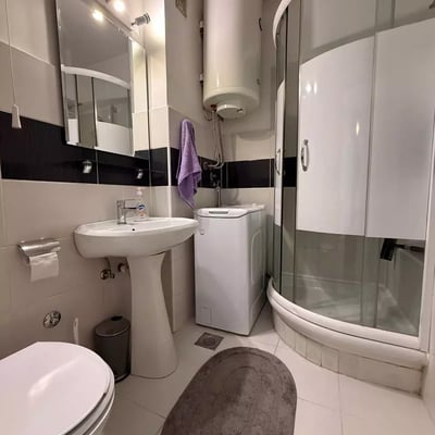 Alquiler a largo plazo de un piso de 2 habitaciones y 42m² en Nuevo Belgrado cerca del centro, Belgrado, Serbia