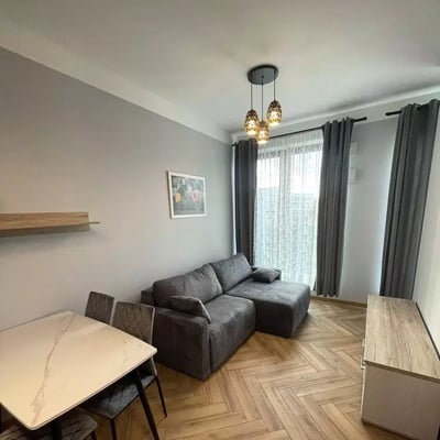 Alquiler a largo plazo de un piso de 2 habitaciones y 38m² en el distrito Wola, Varsovia, Polonia