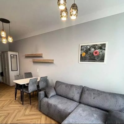 Alquiler a largo plazo de un piso de 2 habitaciones y 38m² en el distrito Wola, Varsovia, Polonia