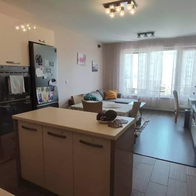 Langfristige Vermietung einer 3-Zimmer-Wohnung mit Parkplatz im Stadtteil Văzrazhdane 1, Warna, Bulgarien