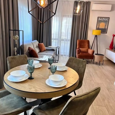 Langfristige Vermietung einer 3-Zimmer-Wohnung mit 96 m² im Zentrum von Varna, Bulgarien