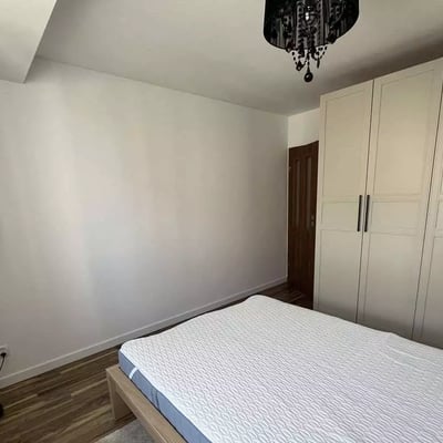 Langzeitmiete einer 2-Zimmer-Wohnung mit 53 m² im Bezirk Tarnogaj, Breslau, Polen