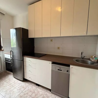 Location longue durée d’un appartement de 3 pièces 75m² dans le quartier Čukarica, Belgrade, Serbie