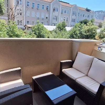 Alquiler a largo plazo de un piso de 3 habitaciones 75m² cerca del centro, Belgrado, Serbia
