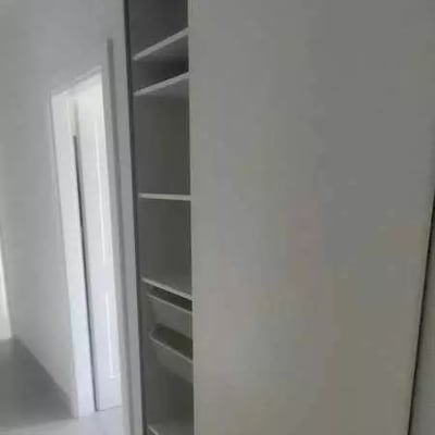 Location longue durée appartement 3 pièces avec balcon, quartier Fabryczna, Wrocław, Pologne