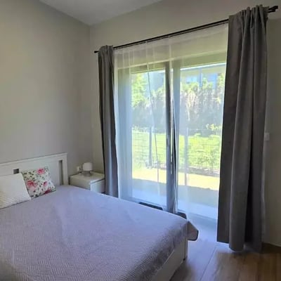 Location longue durée : appartement 2 pièces de 45 m² à Wola Justowska, Cracovie, Pologne