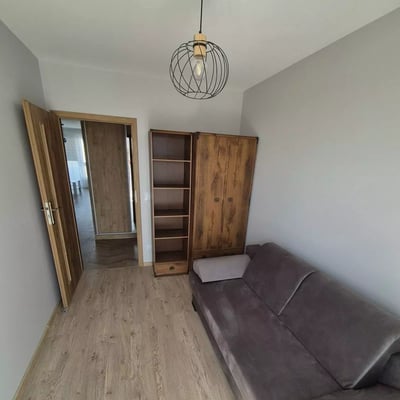 Langzeitmiete: 3-Zimmer-Wohnung mit 51 m² in Czyżyny, Krakau, Polen