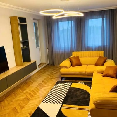 Alquiler a largo plazo piso de 3 habitaciones 85 m² en el distrito de Nuevo Belgrado, Belgrado, Serbia