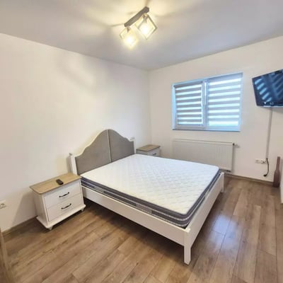 Долгосрочная аренда квартиры 2-комнатной, 52 м², Брашов, Румыния