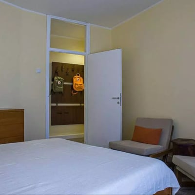 Langzeitmiete einer 3-Zimmer-Wohnung mit 70 m² im Stadtzentrum, Belgrad, Serbien