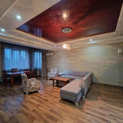 Location longue durée d’un appartement 3 pièces de 155 m² rue Chavchavadze, Batoumi, Géorgie