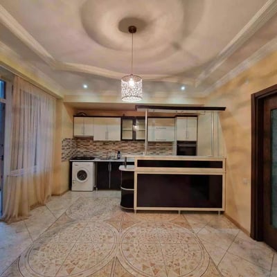 Location longue durée d’un appartement 3 pièces de 155 m² rue Chavchavadze, Batoumi, Géorgie