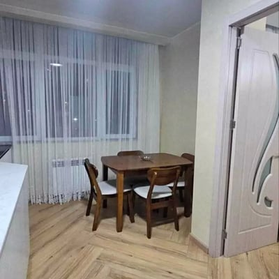 Alquiler a largo plazo de apartamento de 3 habitaciones 80 m², Batumi, Georgia