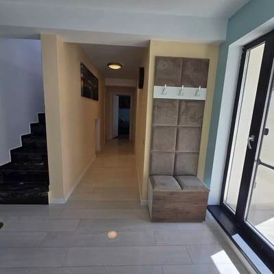 Alquiler a largo plazo de apartamento dúplex de 2 habitaciones 75 m² en Constanza, Rumanía