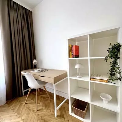 Location longue durée d’un appartement 3 pièces de 102 m² à Stare Miasto, Cracovie, Pologne