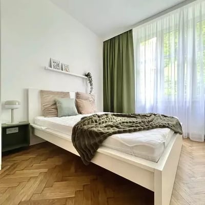 Location longue durée d’un appartement 3 pièces de 102 m² à Stare Miasto, Cracovie, Pologne