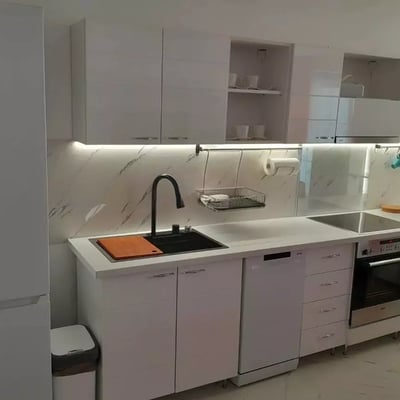 Alquiler a largo plazo de piso de 3 habitaciones 90 m², Belgrado, Serbia