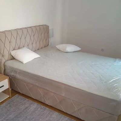 Alquiler a largo plazo de piso de 3 habitaciones 90 m², Belgrado, Serbia