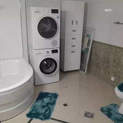 Alquiler a largo plazo de piso de 3 habitaciones 90 m², Belgrado, Serbia