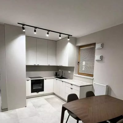 Location longue durée d’un appartement de 45 m² et 2 pièces dans le quartier Wola, Varsovie, Pologne