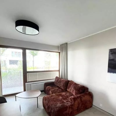 Location longue durée d’un appartement de 45 m² et 2 pièces dans le quartier Wola, Varsovie, Pologne