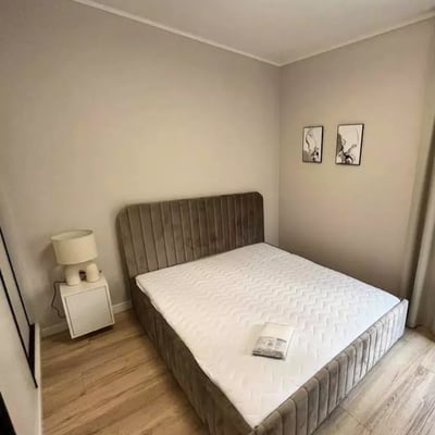 Location longue durée d’un appartement de 45 m² et 2 pièces dans le quartier Wola, Varsovie, Pologne