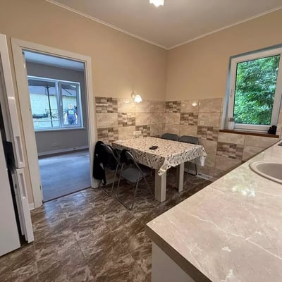 Alquiler a largo plazo de piso de 3 habitaciones en Nizhniy Briz, Varna, Bulgaria