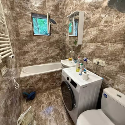 Alquiler a largo plazo de piso de 3 habitaciones en Nizhniy Briz, Varna, Bulgaria