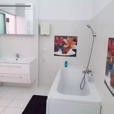 Langfristige Vermietung einer 100 m² großen Wohnung im Viertel Faleza Nord, Constanța, Rumänien