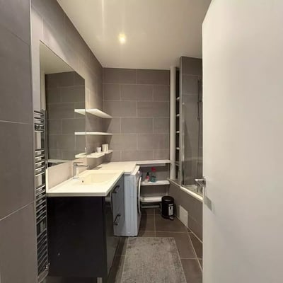 Long-term rental of 72 m² 3-room apartment in Paris 16th district, France