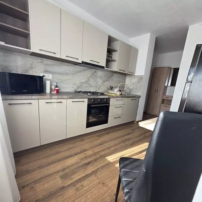 Долгосрочная аренда 2-комнатной квартиры 55 м² в районе Faleza Sud, Констанца, Румыния