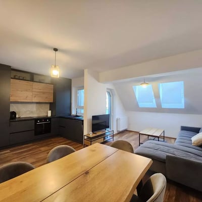 Long-term rent of a 4-room apartment in Tractоru district, Brașov, Romania