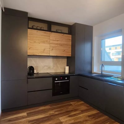 Long-term rent of a 4-room apartment in Tractоru district, Brașov, Romania