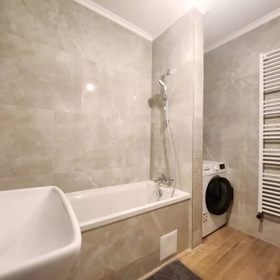 Long-term rent of a 4-room apartment in Tractоru district, Brașov, Romania